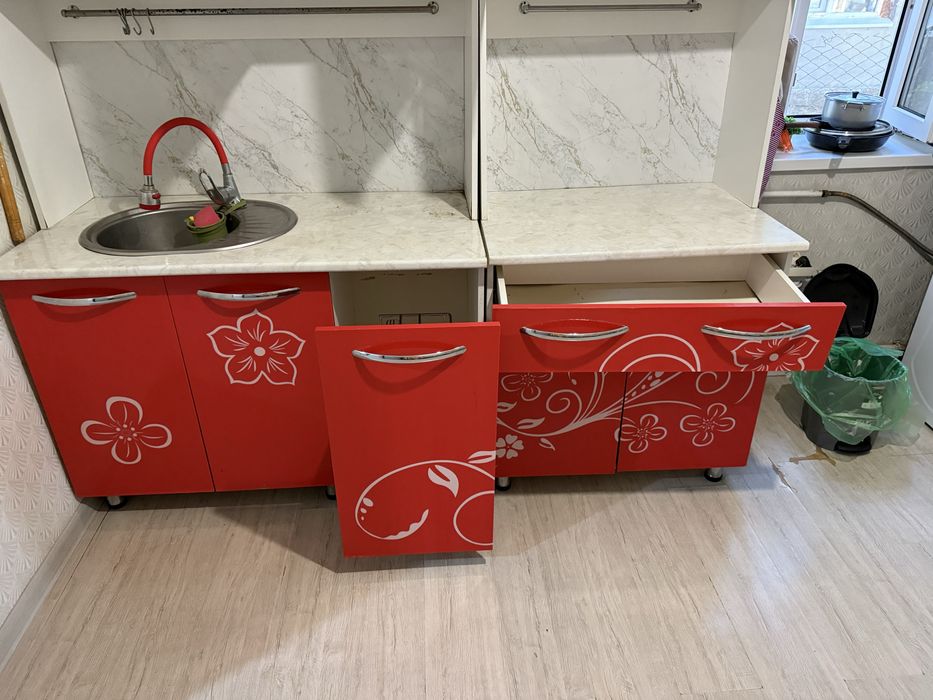 Продам кухенный гарнитур 50000