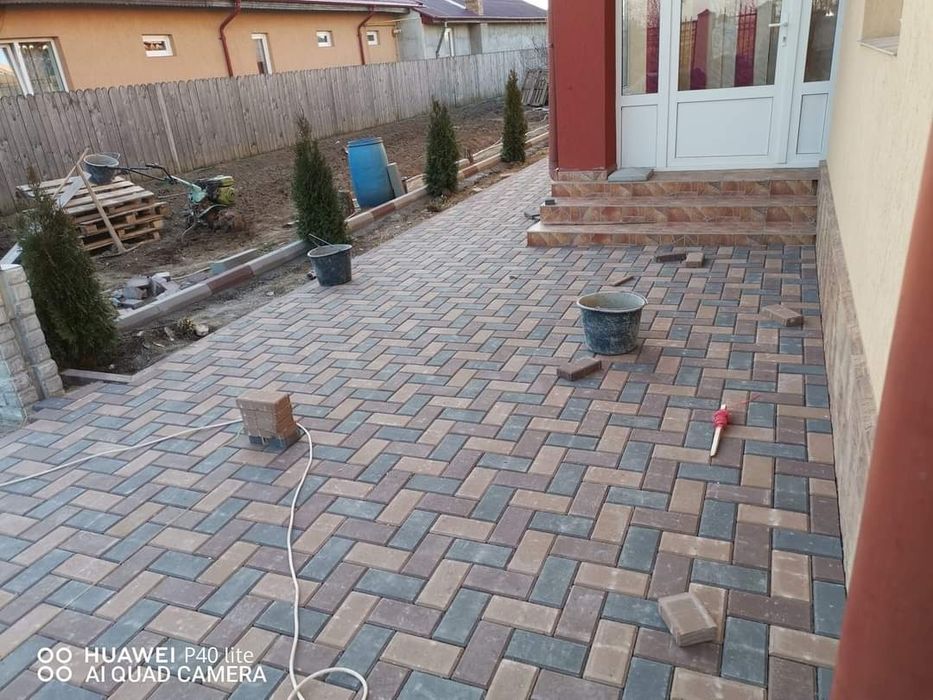 Fabrica de pavaje si pavele model 40x40 Striat de la 39lei mp Montaj