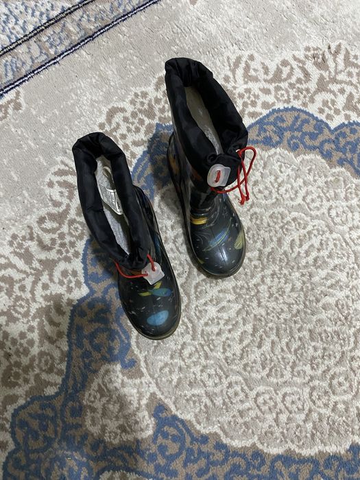 Продам сапожки 23 размер есть и доя мальчика смотрите фото