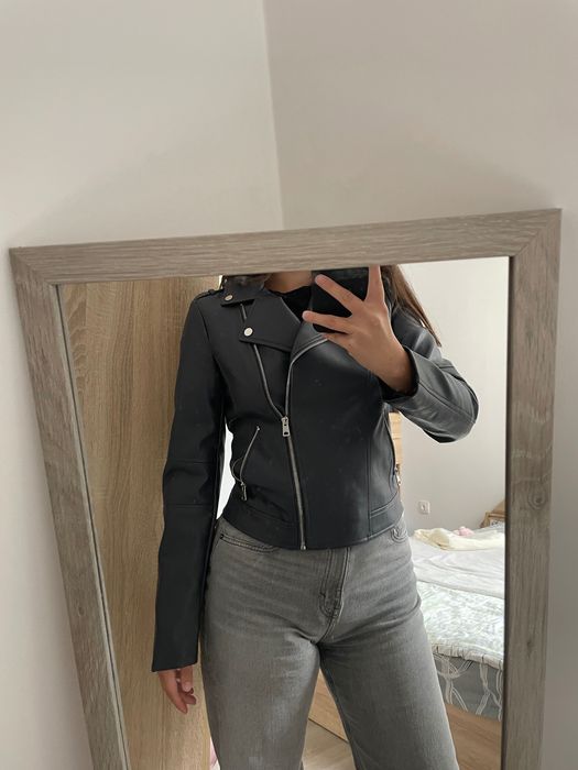 Сиво кожено яке, Mohito