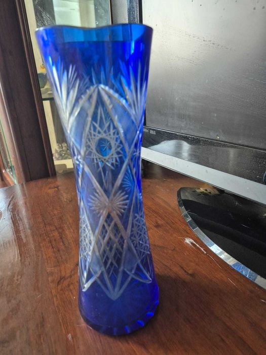 Ваза для цветов синяя