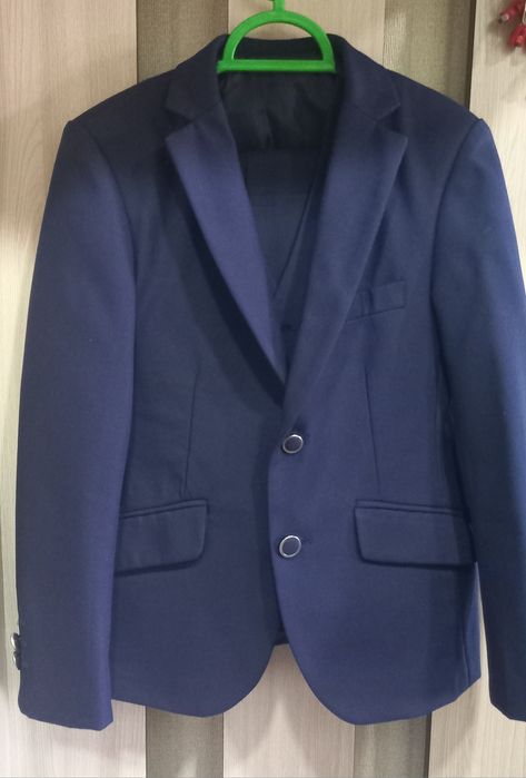 Продам костюм для школы. Новый.