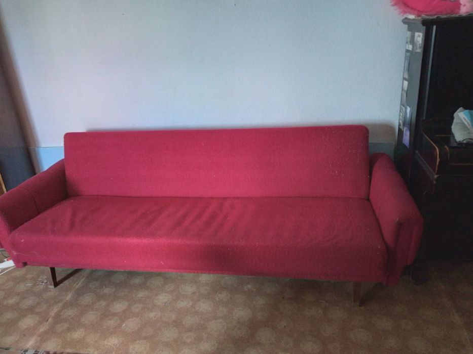 Разтегателен диван