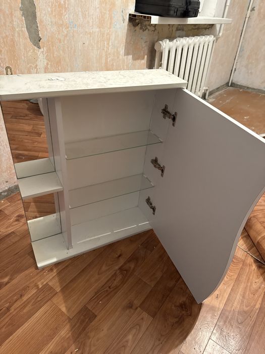 шкафчиком  с зеркалом для ванной