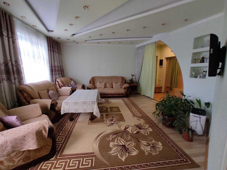 Продается ковер Б/У 2.5х4 метра