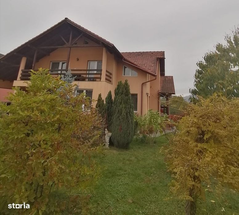 Zona Dumbravei, casa superba cu 10 ari teren