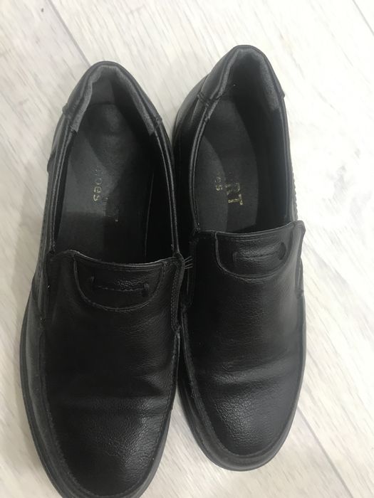 продам туфли для мальчиков размер  37 цена 2000