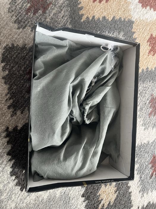 Туфли на высоком каблуке.