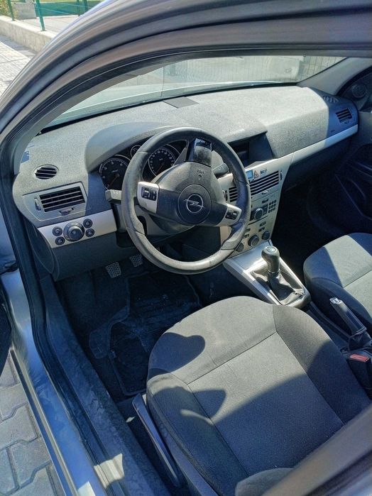 Продавам Астра H за части 2007 г. 1,7 CDTI 101  коня 1000евро