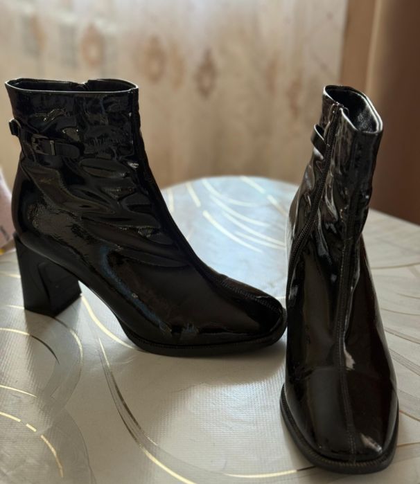 Продам полуботинки женские