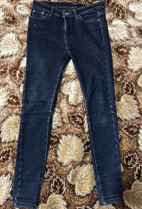 Продам женские джинсы