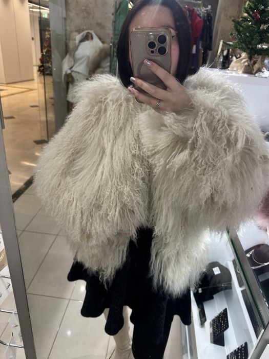 Vand haina din blana de oaie mongoleza la 1500 lei noua!