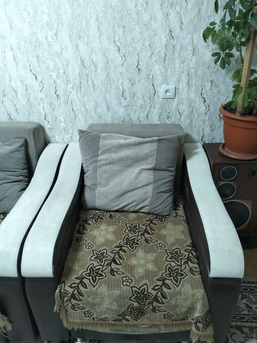 Мягкий уголок. Диван и два креслакровать.