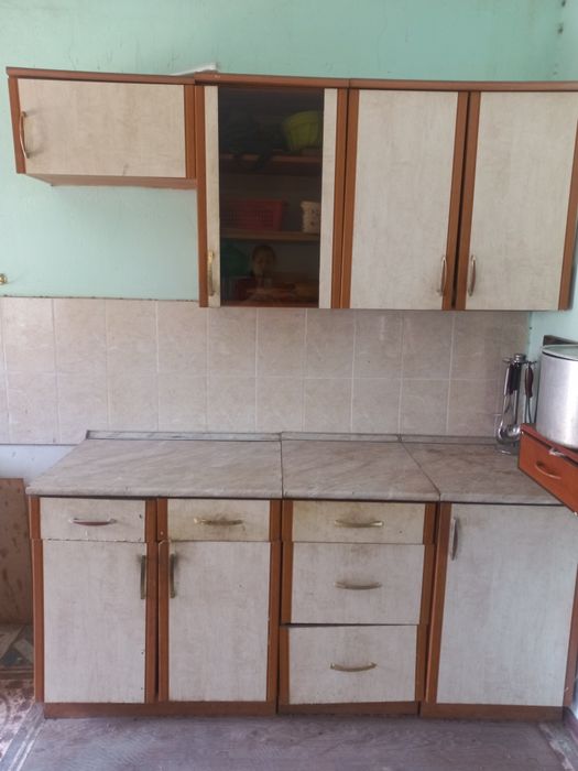 Кухонный гарнитур в хорошем состоянии.