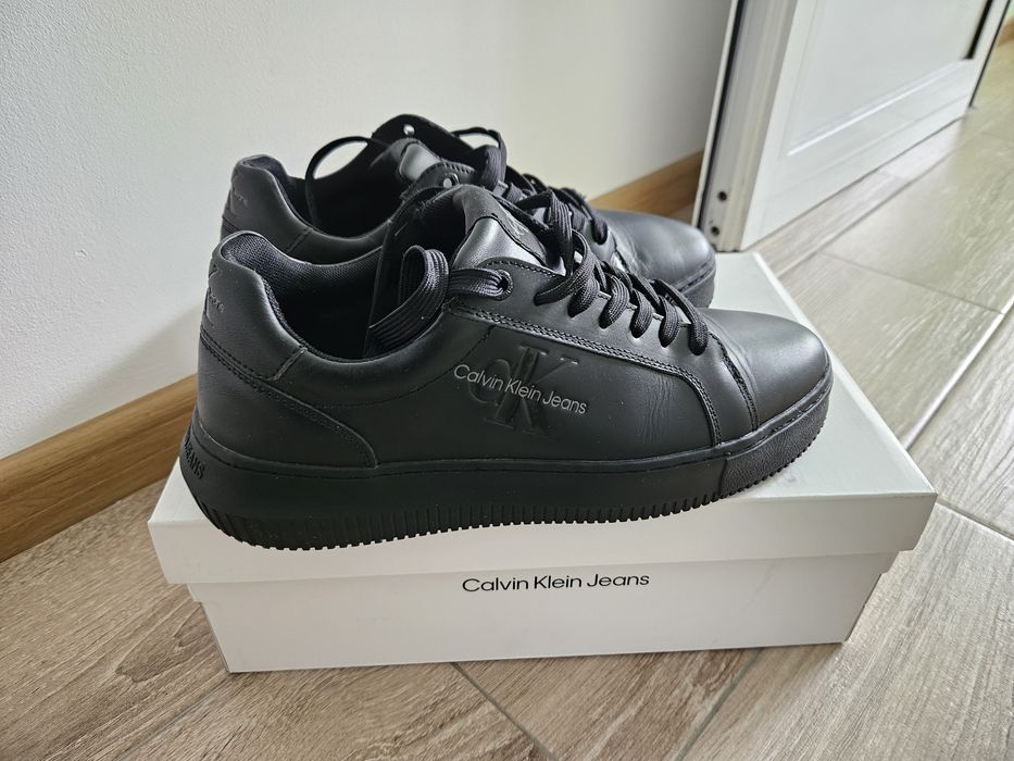 Продавам черни мъжки обувки Calvin Klein Jeans