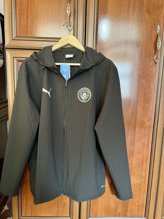 Футбол ишқибозлари учун, Англия-Манчестер Ситидан олинган.