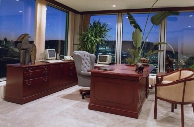 Офисная мебель на заказ. Стол. Шкаф.