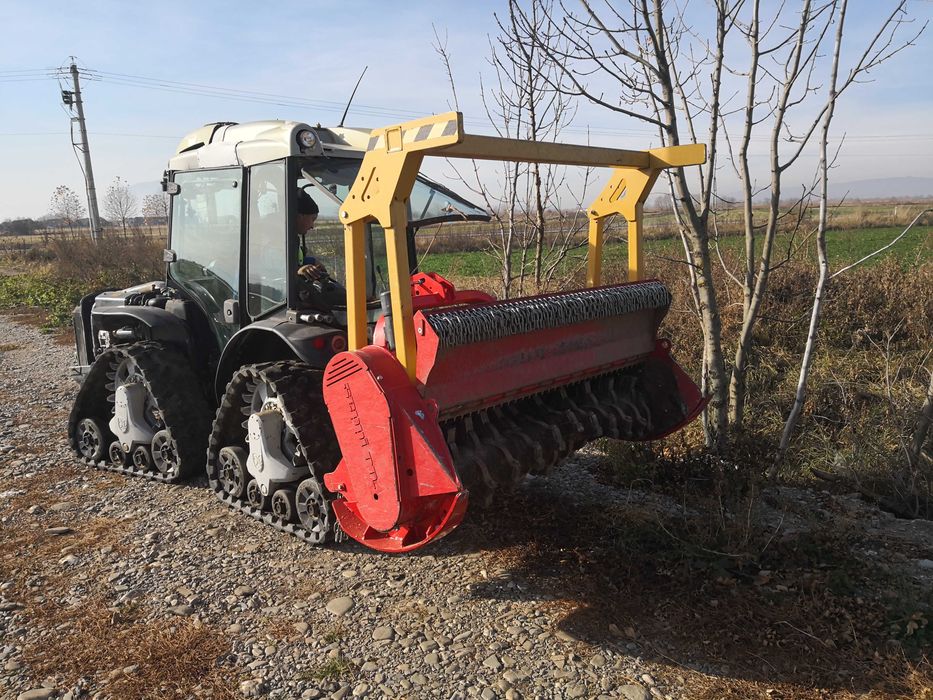 Tractor senilat Carraro Mach4 cu tocător forestier Seppi Miniforst 175