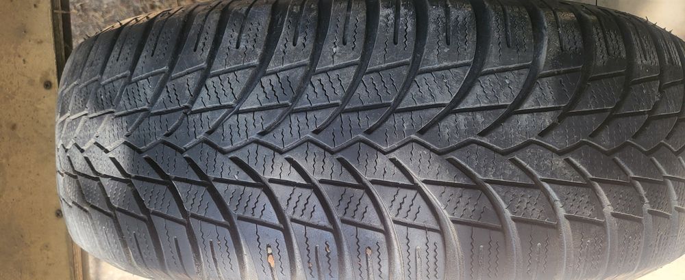 Продается комплект зимних шин 185/65/R14