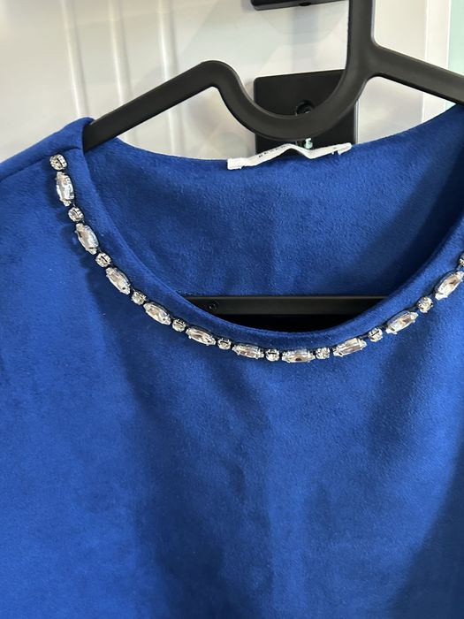 Нова тъмно синя рокля с колие, размер С