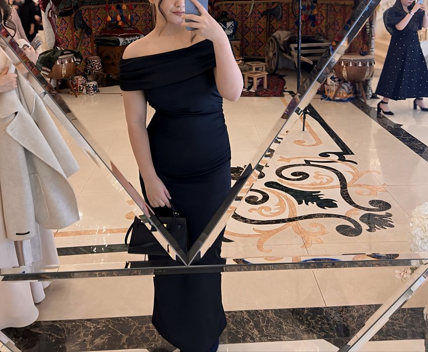 Черное длинное платье