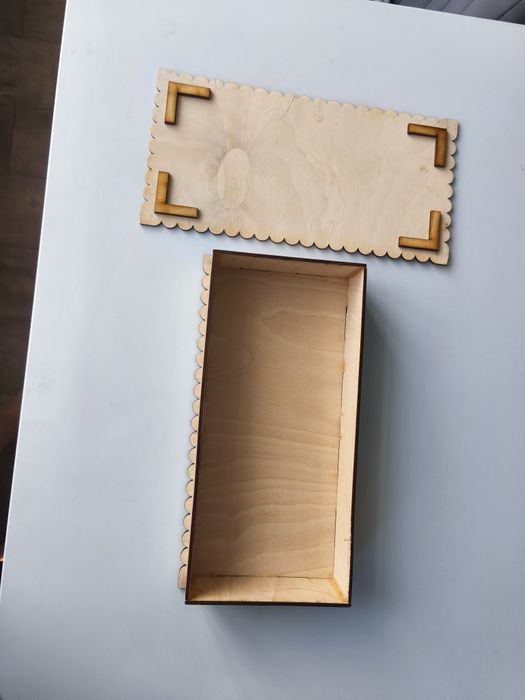 Коробка из фанеры  подарочная