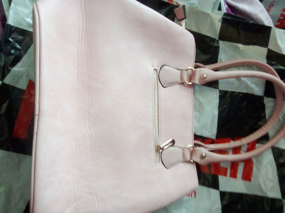 Дамска чанта в розов цвят