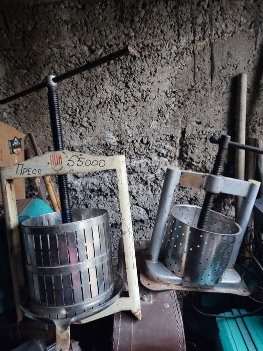 Тисы топор магнитофон пресс сокадавка