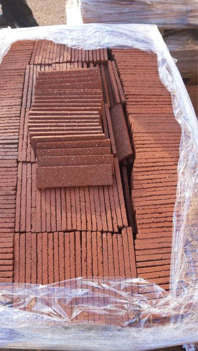 Caramida rosie feliata (semisamota noua)