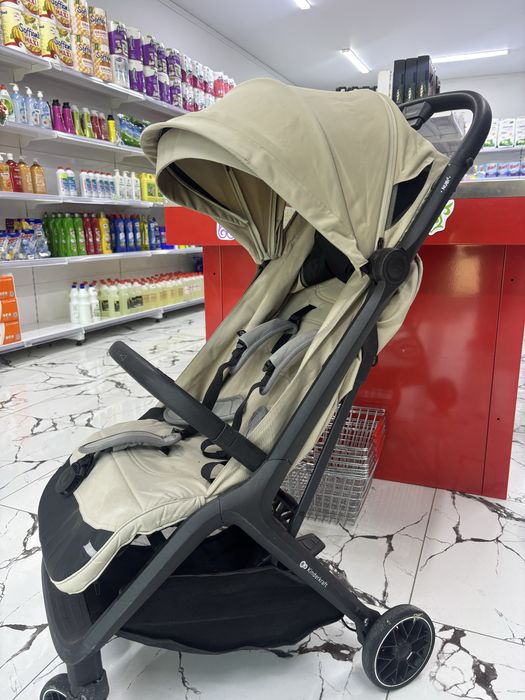 Коляска сатылады.