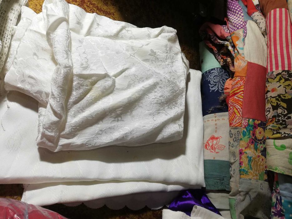 Постельное белье, ткань, одеяла, скатерть бу отдам