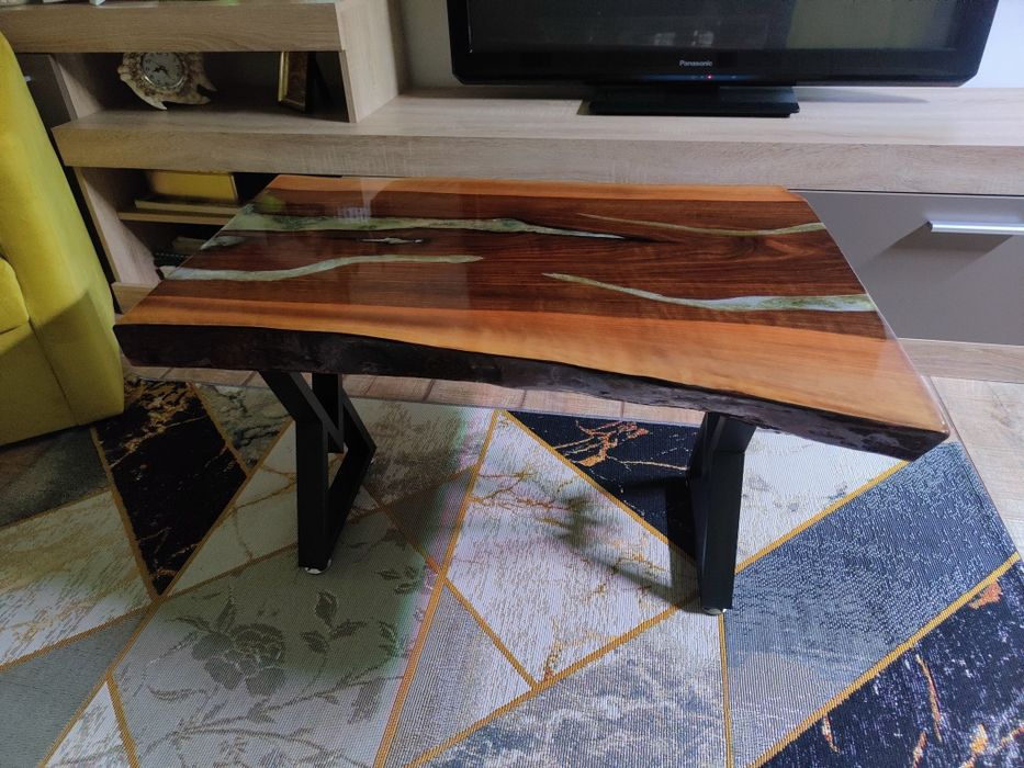 Măsuță de cafea din lemn masiv și rășină epoxidică