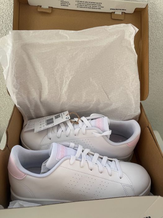 Обувки Adidas чисто нови