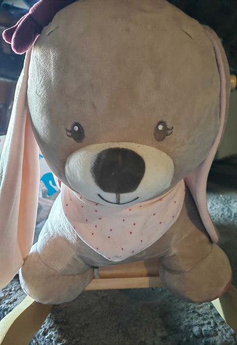 Люлеещо се детско зайче