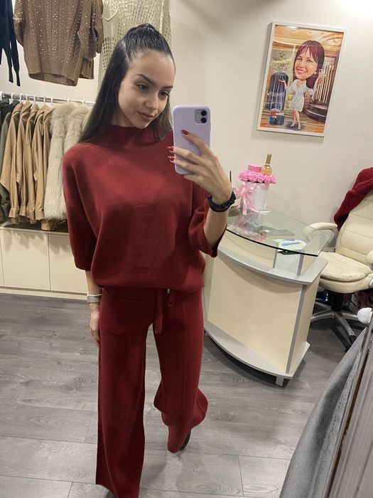 Мек и топъл сет наличен в черно и бордо универсален размер