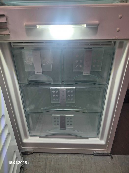 Продавам хладилник LIEBHERR Premium Plus BioFresh No Frost