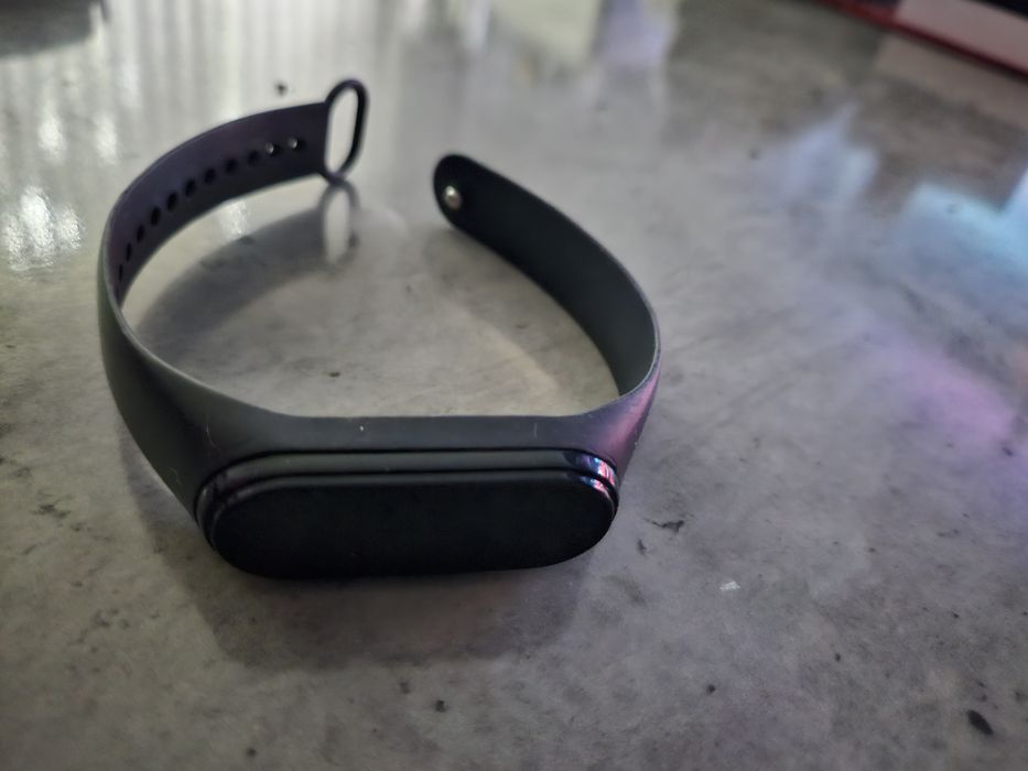 Смарт часовник и лед гривна