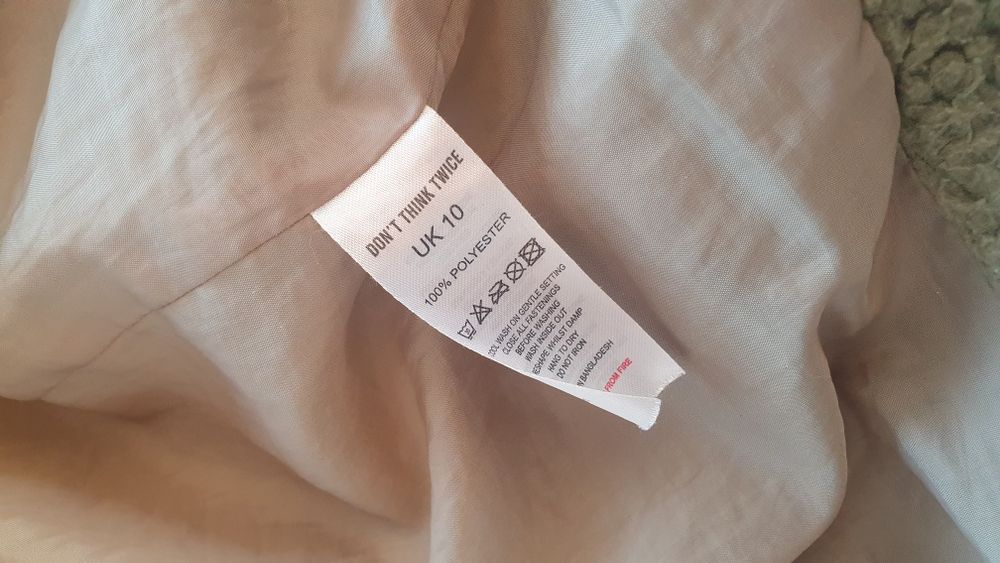 Trench lung oversized cu nasturi pemtru femei de la Asos