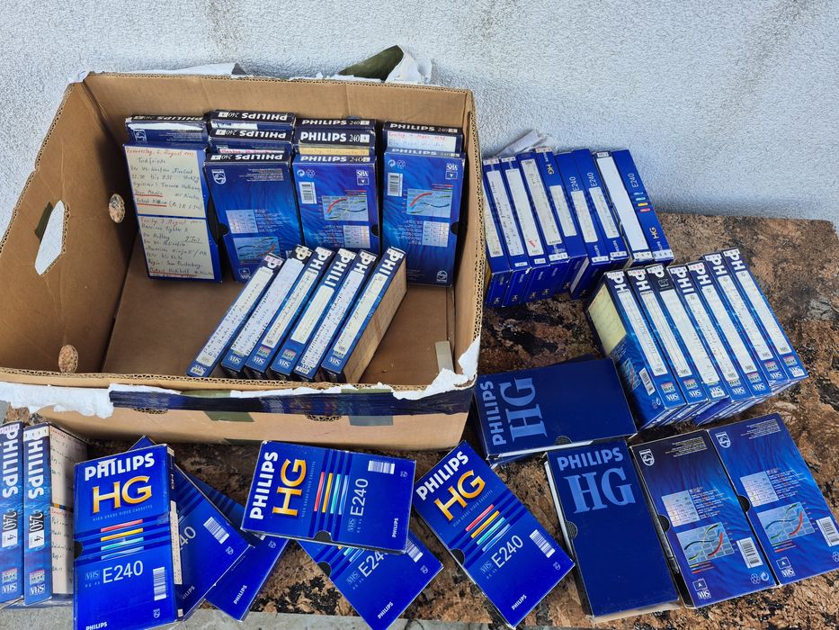 Vând 45 casete video VHS originale,Philips colecție filme 240 minute