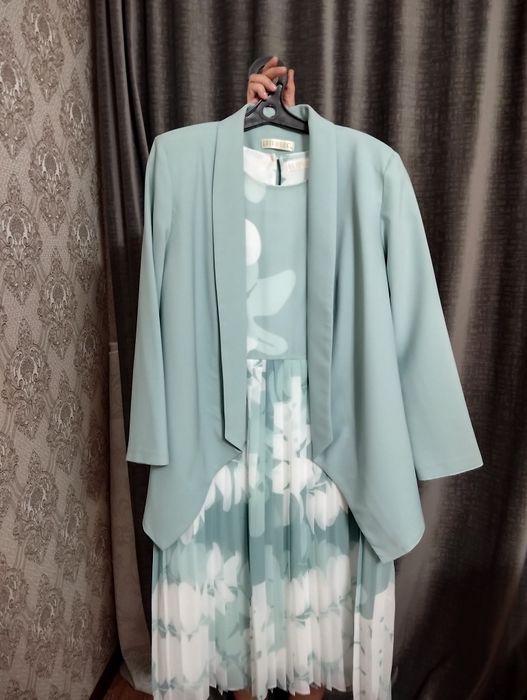 Продается дубленка, платья