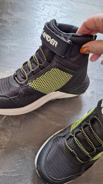 Носени броени пъти.