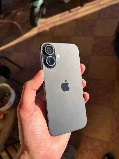 Iphone 16 почти новый