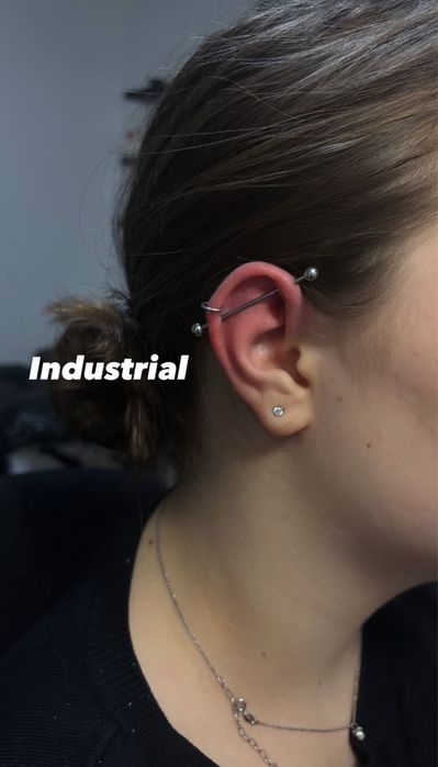 Realizez piercinguri – steril, sigur, rapid