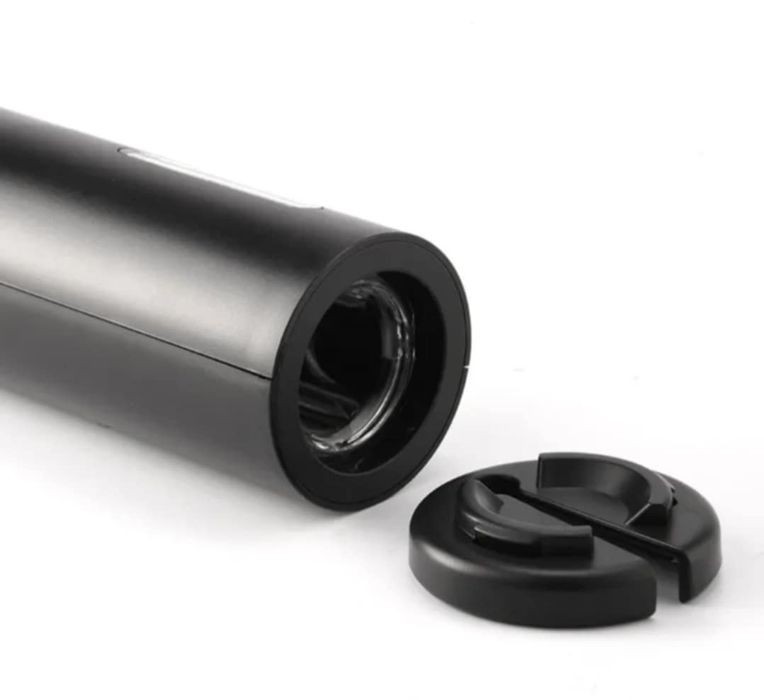 Идеален коледен подарък за ценителите на виното

Комплекта включва:
1.