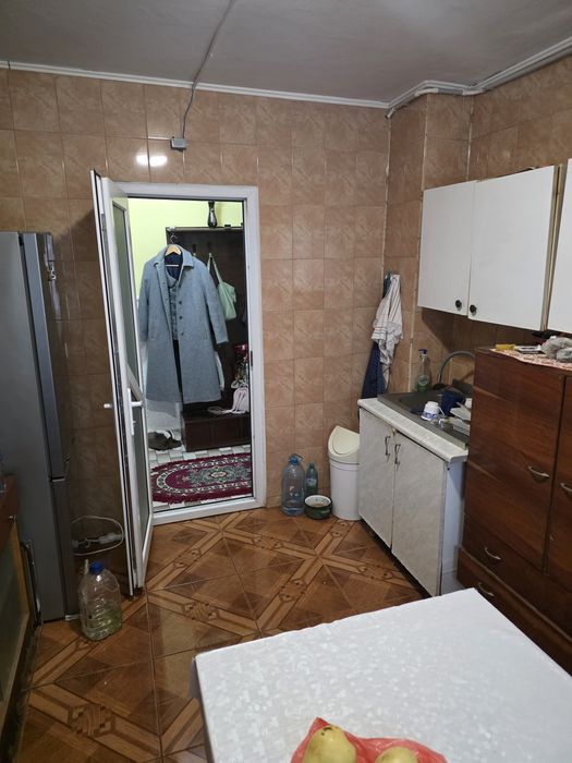 Apartament spațios cu 4 camere, decomandat – Etaj 1, strada Gheorghe Lazăr, Călărași