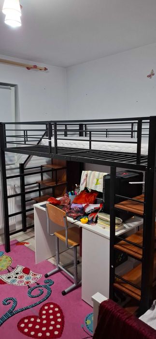 Pat suprapus cu scară de siguranță