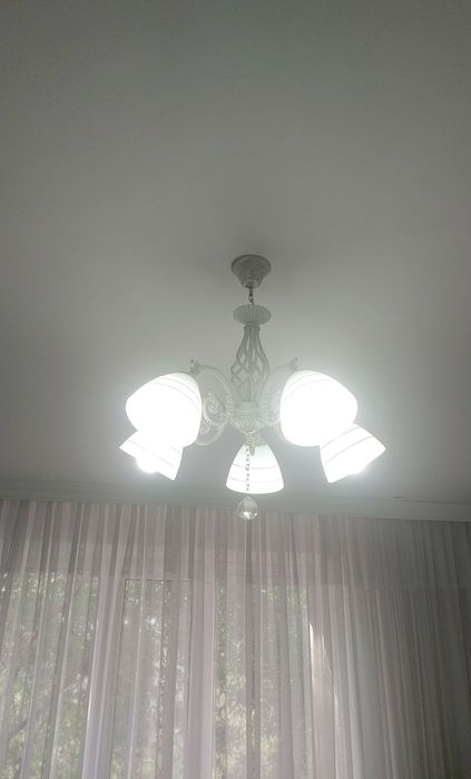 Люстра белого цвета