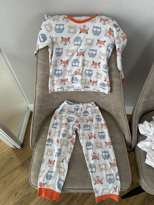 БЕСПЛАТНО отдам вещи на девочку 2-4 лет