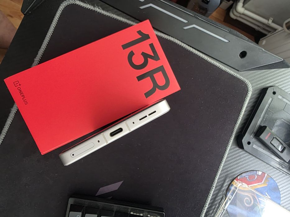 ONEPLUS 13.12 gb,256