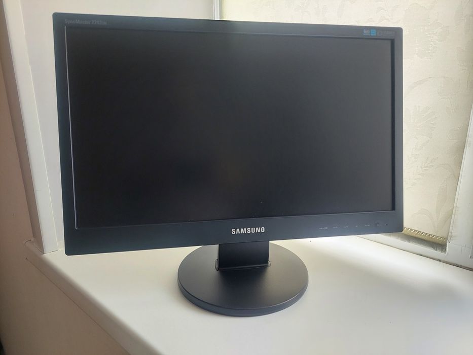Монитор 22 дюйма